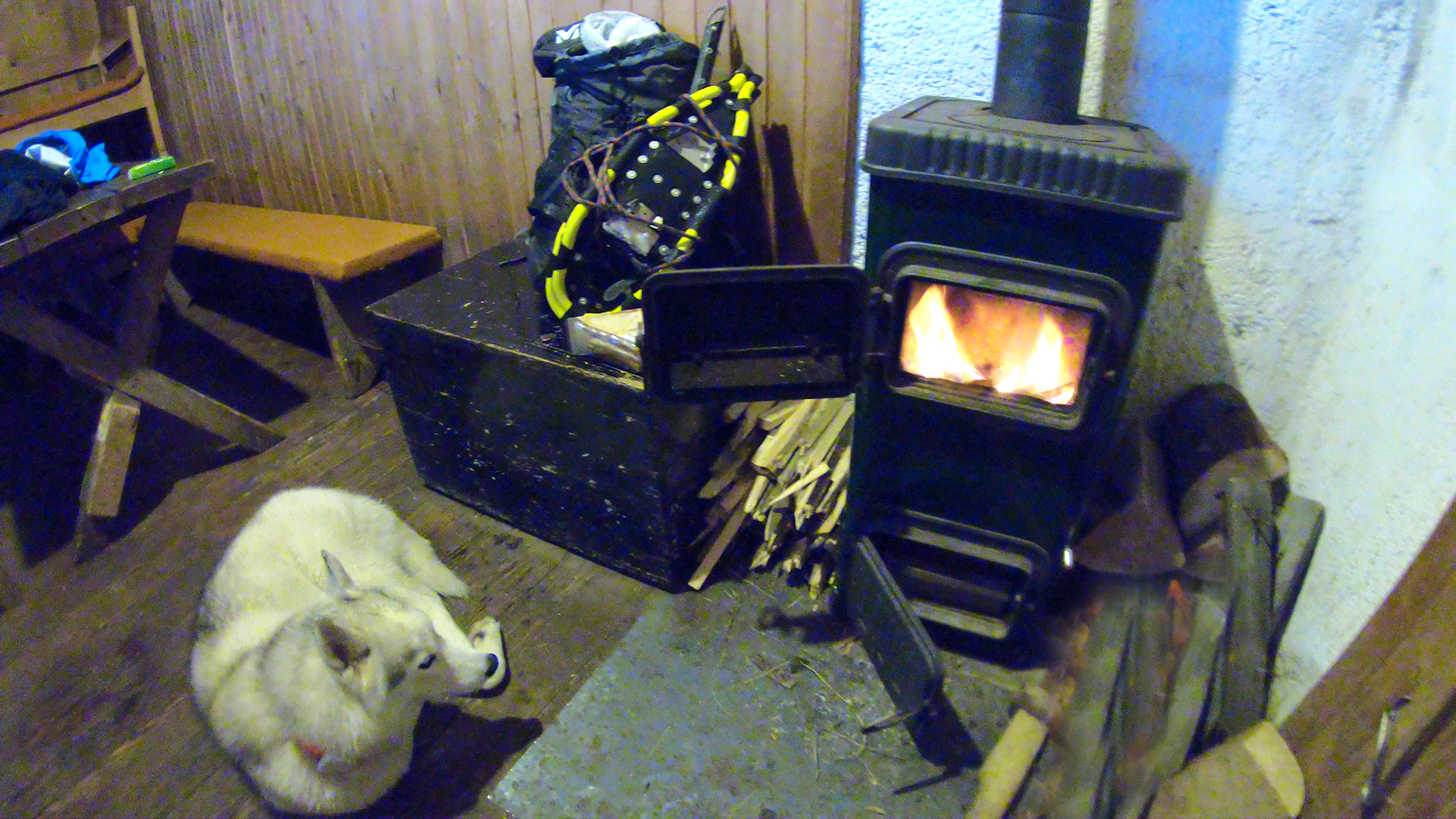 Risnjak Hut Winter Room.jpg (1.81 MB)