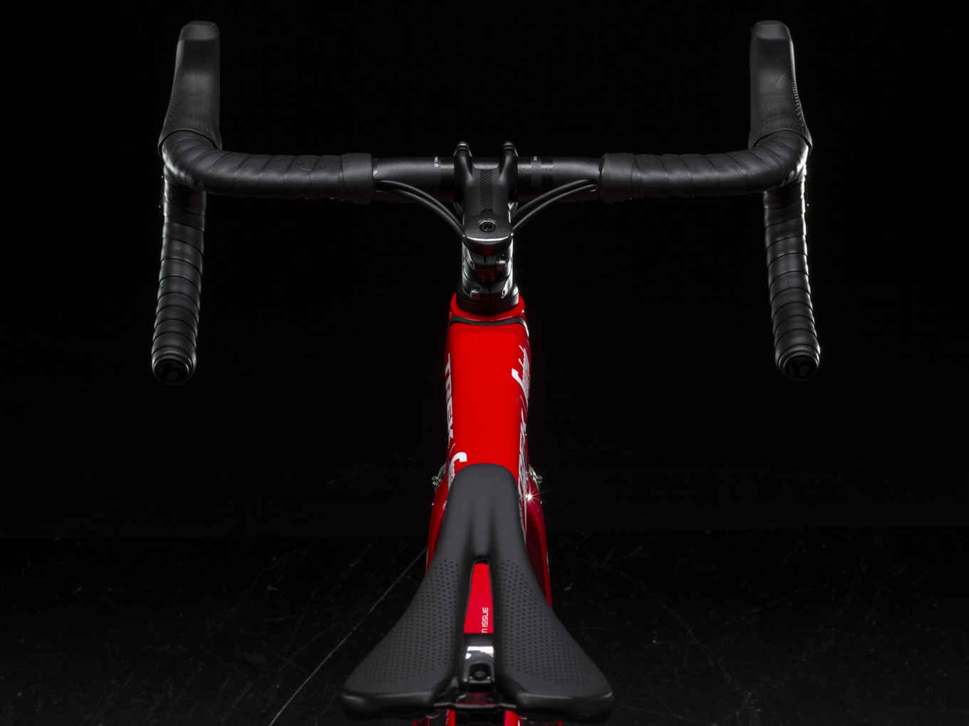 Madone90_21585_E_Alt2.jpg (39 KB)