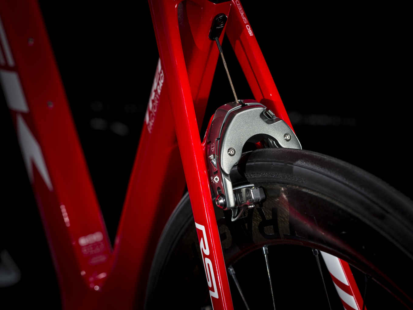 Madone90_21585_E_Alt5.jpg (62 KB)